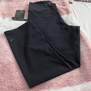 Nike Sculpt Hyper Tight Fit